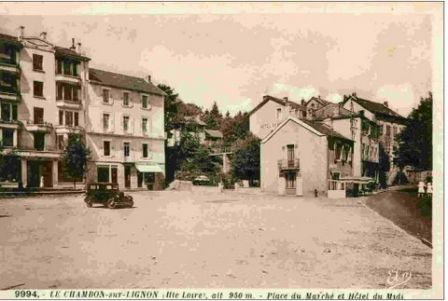 Place_du_marche_et_Hotel_du_Midi.jpg